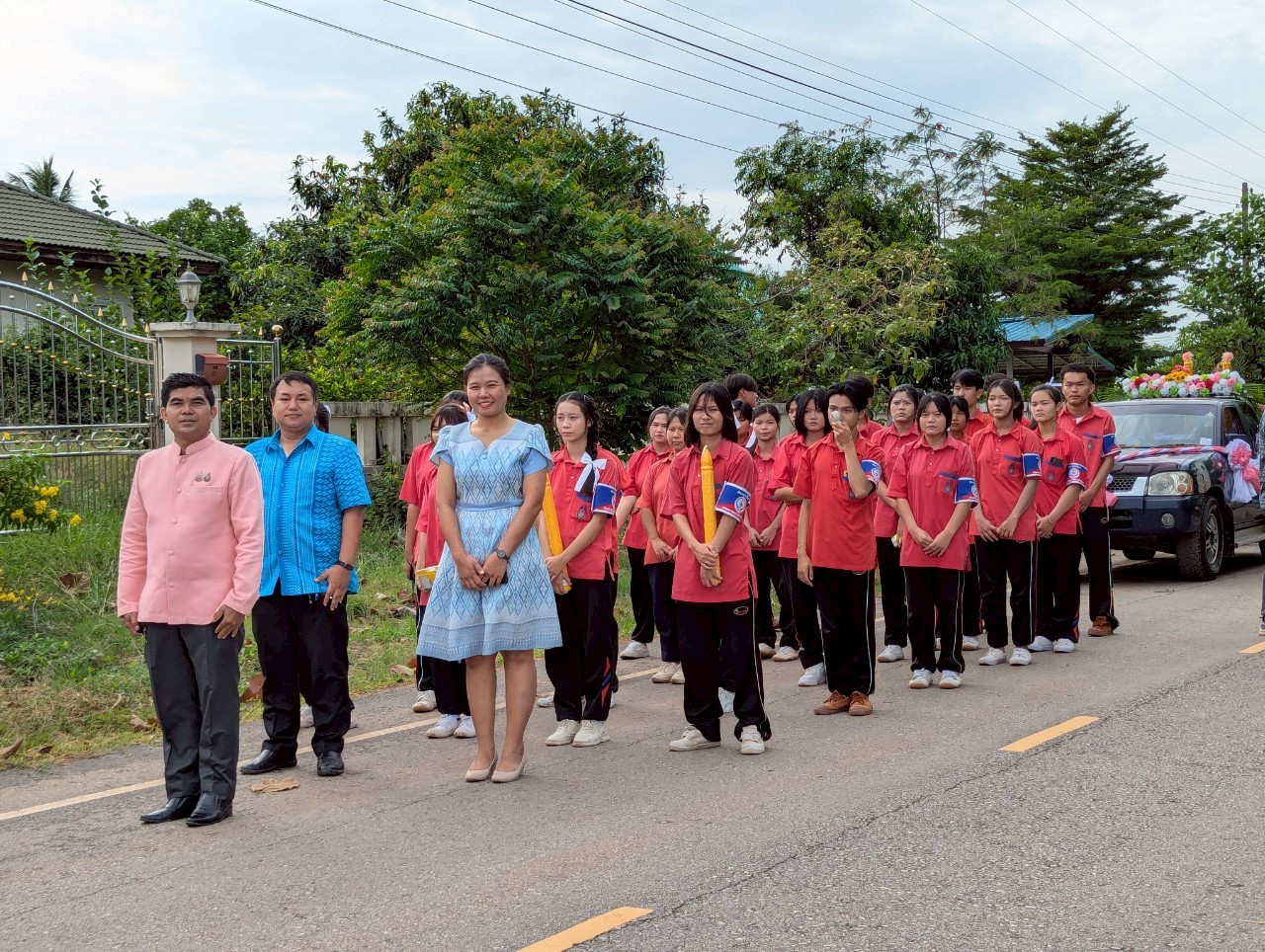 โรงเรียนเจียงทองพิทยาคม ร่วมขบวนแห่เทียนพรรษา ถวายเทียนพรรษา จตุปัจจัย เครื่องไทยธรรม เนื่องในโครงการถวายเทียนพรรษา ประจำปี 2568 